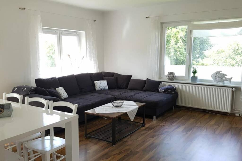Haushälfte mit Garten und Terrasse Achtung aktuell Baustelle in der Straße Flensburg Exterior foto